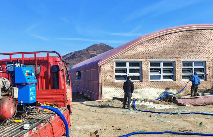 山東九旭氣動聚氨酯噴涂機JX-IIIH外墻保溫現場施工實拍