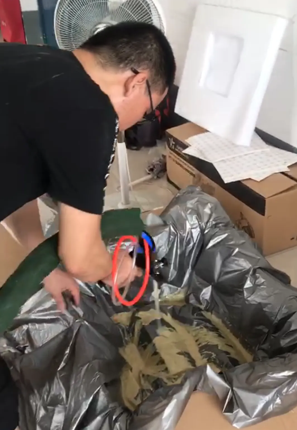 聚氨酯發泡機泡沫填充貴重品的“移動安全艙”
